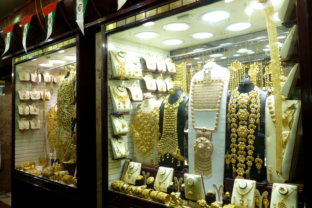 واجهة محل ذهب في الإمارات